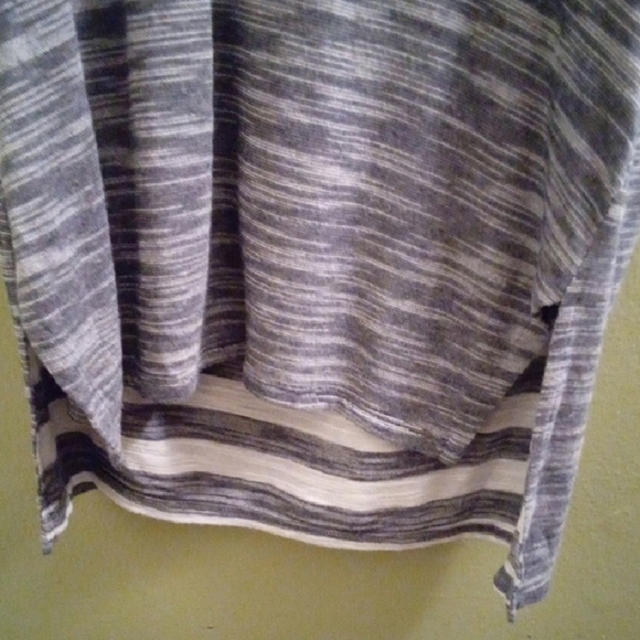 Athleta Gray and White Sleeveless Tank Top - Picture 3 of 5